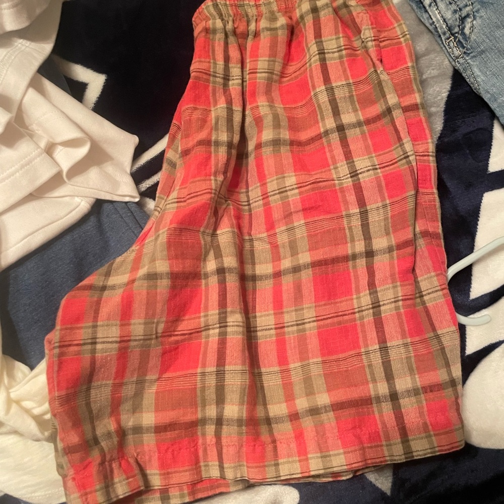 Plaid shorts in Red and Tan